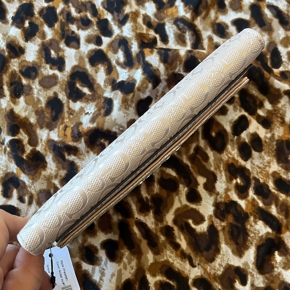 Brand New Guess Rose Dust Iridescent Trifold Card Organizer Snap Close Wallet - Picture 7 of 13